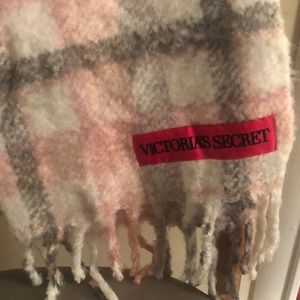 Victory Secret 🧣 scarf